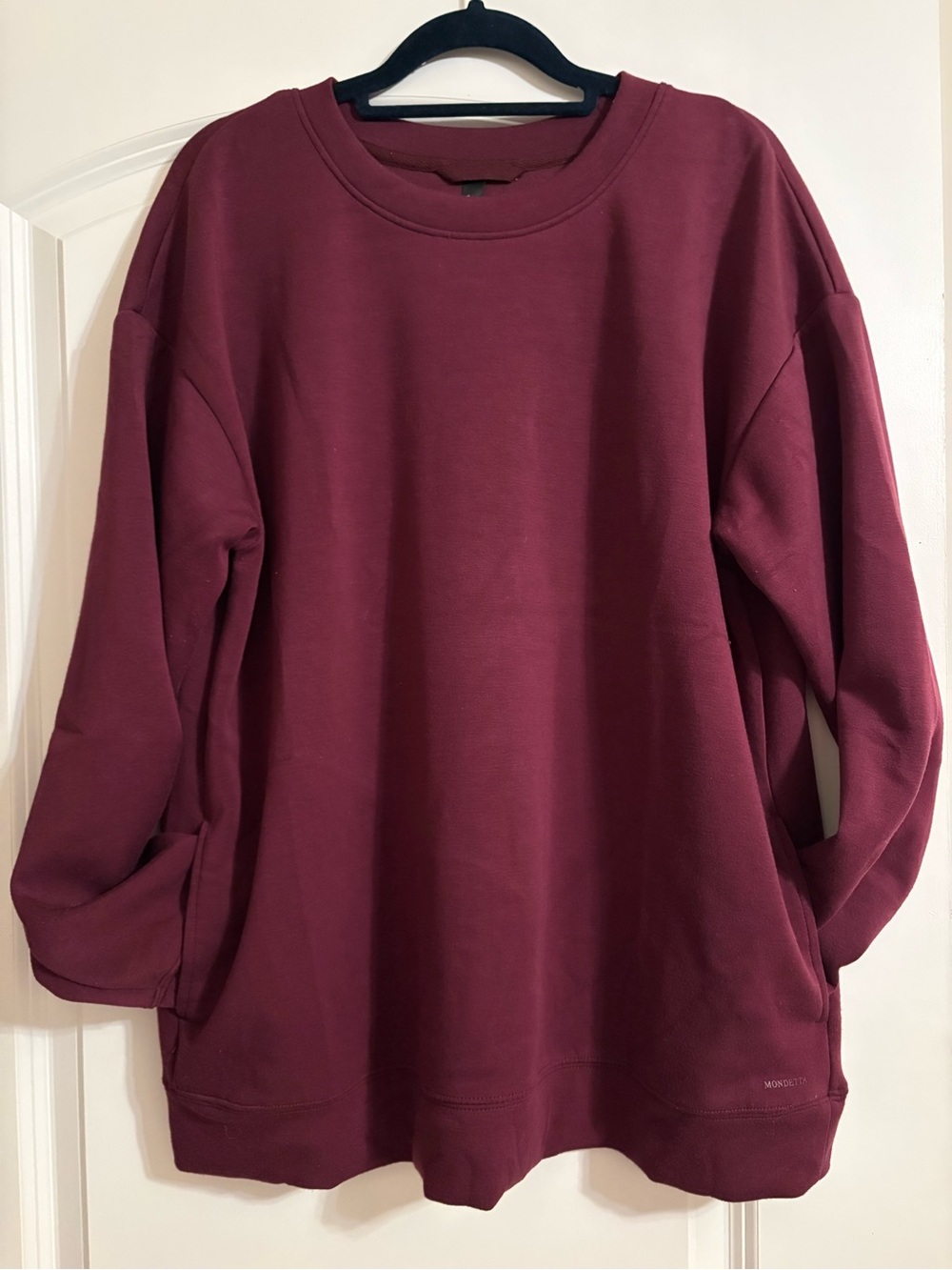 Maroon Crewneck sweatshirt • large• mondetta